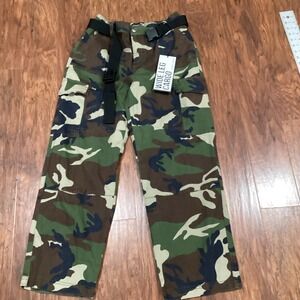 Almost Famous Cargo Pants Womens Sz Medium Green  Camo Elastic Expandable Waist